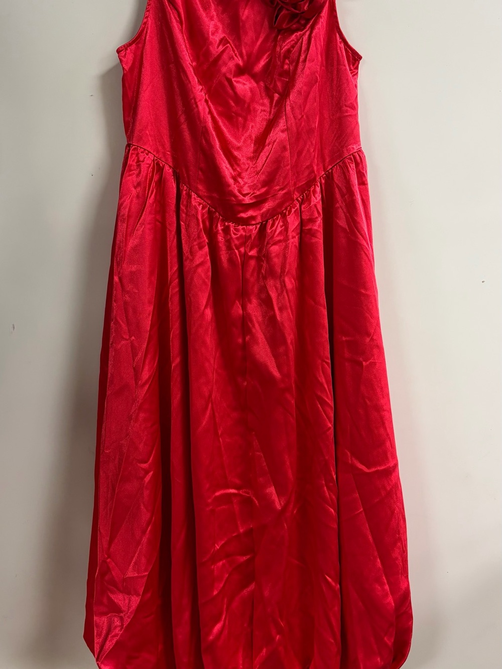 Elegant Red Satin Sleeveless Evening Dress
